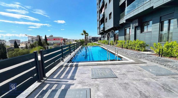 Çiğli Balatçık Black Suits2'de 1+1 Havuz Cepheli Kiralık Daire