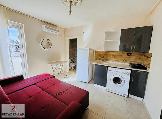 Yeşilyurtta Üniye 20 Dk 1+1 Eşyalı Teraslı Boyalı Daire 16.000tl