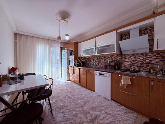 🏡cumhuriyet Mahallesi 🏡 3+1 140 M2 11 Katlının Yüksek Zemin Katı Kombi Dogalgazlı