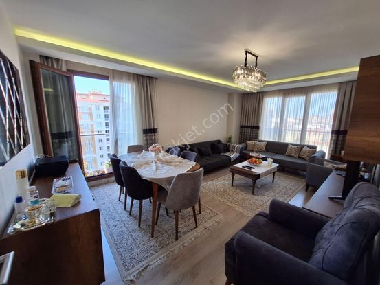 Feza Park Göztepe Konutlarında Satılık 3+1 Büyük Tip Daire