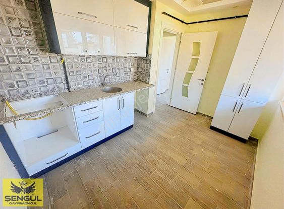 Şengül Gayrimenkul'den Çakmakta 1+1 Araç Takaslı Apart