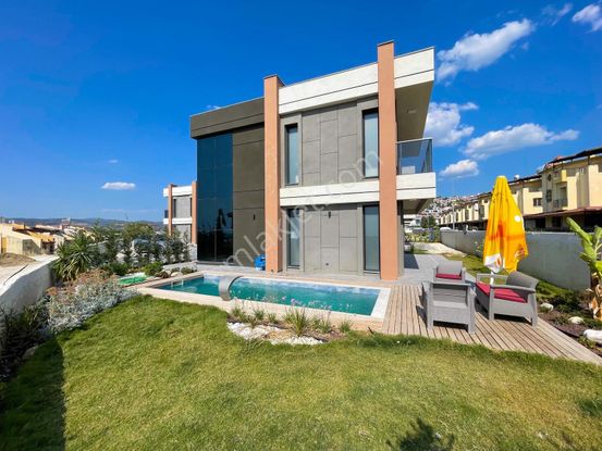 Satılık Özel Havuzlu Müstakil Bahçeli 4+1 Villa Acele Edinn