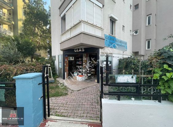 Meydan Kavağında Sağlık Ocağı Ve İlk/ortaokul Yanı Dükkan