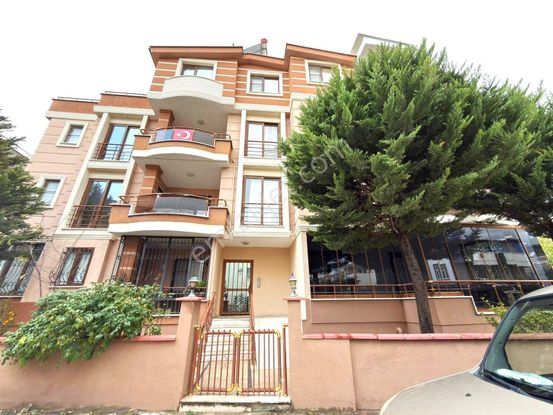 Aygül'den Akçay Merkez'de 5 Yaşında Ön Cephe Ara Kat Denize Yakın Doğalgazlı Fırsat 2+1satılık Daire