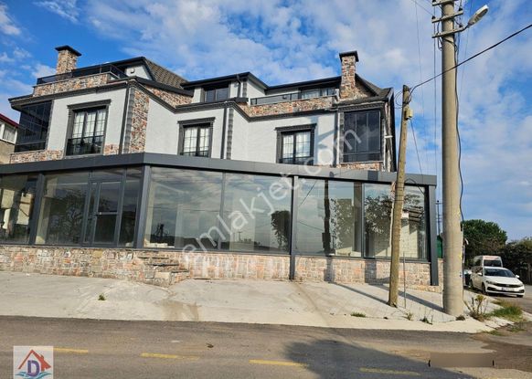 180 M2 Net Kullanım,300 M2 Depo Alanlı, Asansörlü Kiralık Dükkan