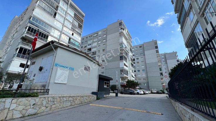 Bayraklıda Satılık Daire 3+1 Site İçerisinde Güvenlikli Fırsat