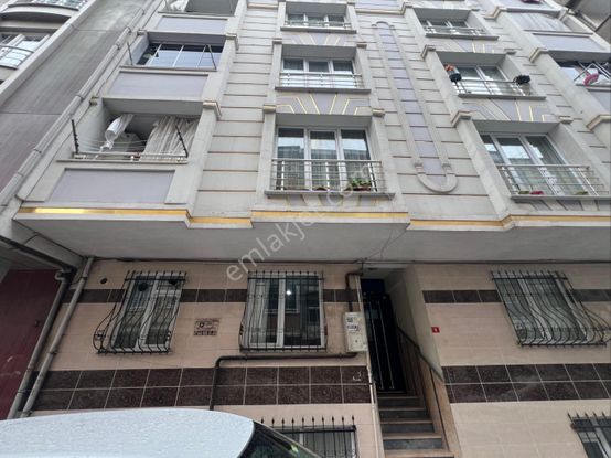 Esenyurt’ta Cadde Ağzında Acil Satılık 2 + 1 Tam Yatırımlık Yüksek Giriş