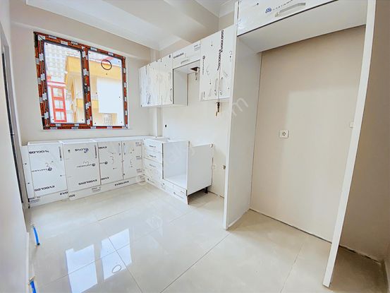 Focus'tan Metro Ve Piazzaya 1 Dk,sıfır,katta Tek,a.otoparklı 2+1