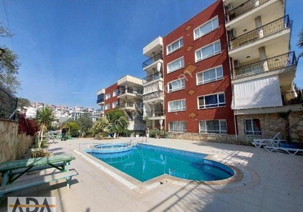 Kuşadası Ege Mahallesinde Satılık 3+1 Bahçe Katı