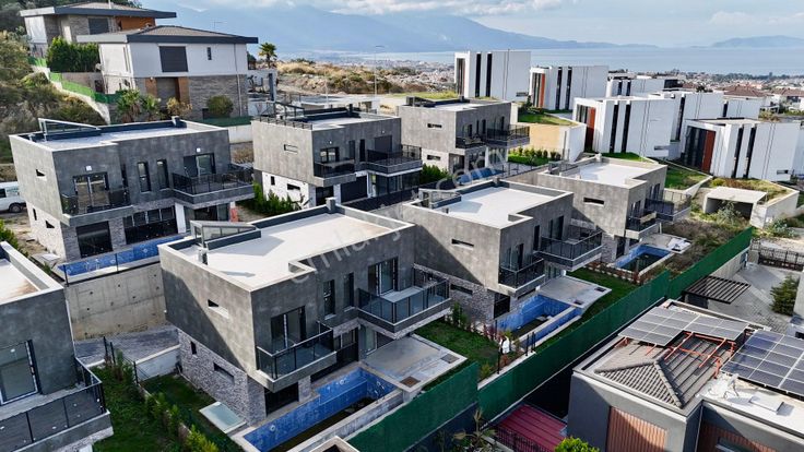 Kuşadası Satılık Soğucakta Özel Havuzlu Müstakil