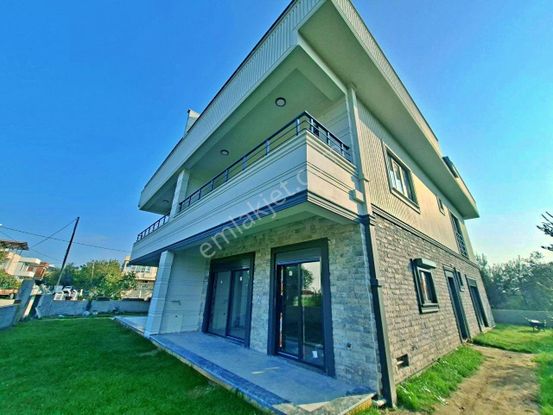 Uytundan Zeytinlide Doğayla İç İçe Satılık Lüks Sıfır 3+1 Villa