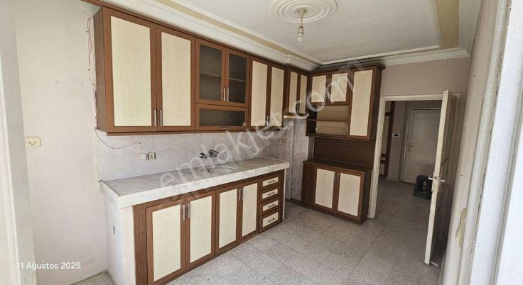 *3+1* Yurt *8-7katı *kapalı Mutfak *140m2 *kgd Cephe *hasarsız* 2 Balkon *kat Mülkiyetli *21-25yaş