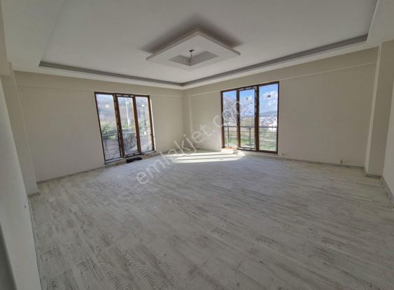 Satılık 3+1 Büyük Ve Kullanışlı