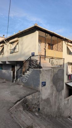 Bayraklı Onur Mahallesinde Satılık Müstakil Ev 3 Katlı