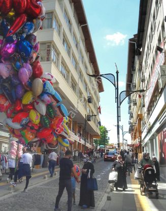 Turkuazdan Kent Meydanı Karşısı Arısitesinde Eşyalı Satılık Ofis