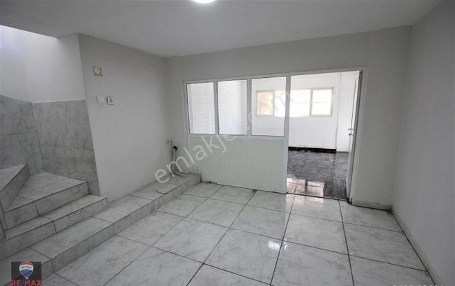 Barış Mahallesi Kızkulesi Karşısı 65 M2 Çift Katlı 4 Bölümü Olan İşlek Cadde Üstü Kiralık Dükkan