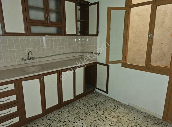 Genç Emlak'tan Sağlık Mah. Kiralık 3+1 Daire.