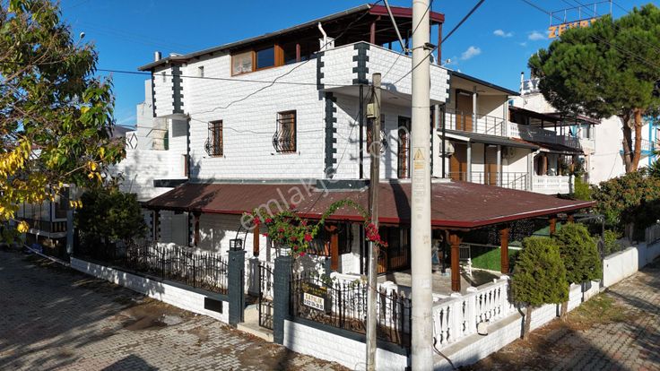 İzmir Seferihisar Bengiler’de Deniz Tarafında 4+1 Müstakil Tripleks Yazlık Villa