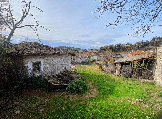 Küçükyeni Mah.950m² Arsalı Ahşap Ev Ve İki Adet Tarla Satılık