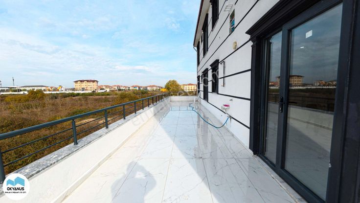 Sakarya Karasuda Modern Tasarımlı Geniş Balkonlu 2+1 Daire