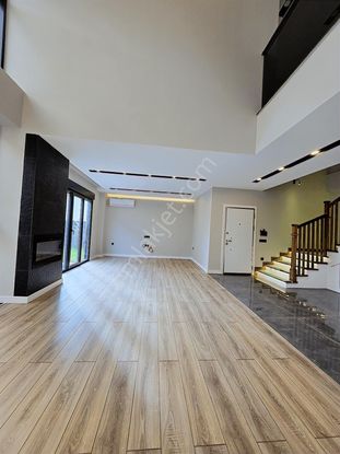 Emlak Konutları 4+1 400m2 Müstakil Satılık Villa !!