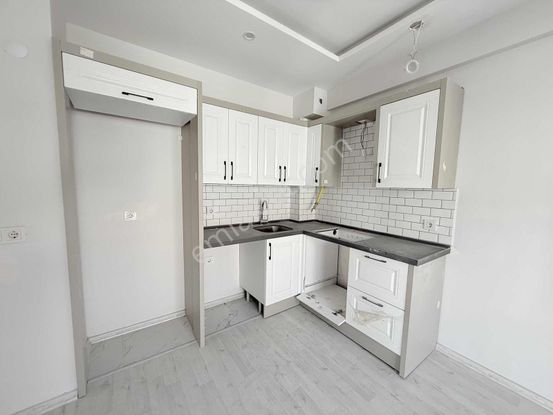 Emlak Center'dan Muradiye 23 Nisan Parkı Civarında Satılık 2+1