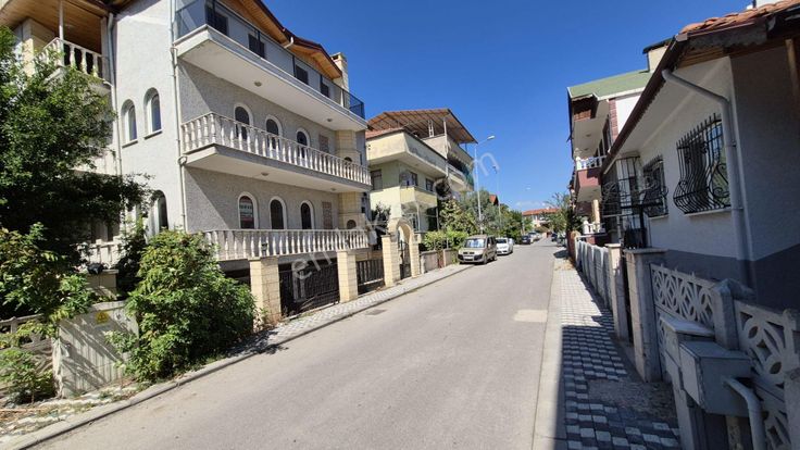 Adapazarı Mükemmel Konumda Daire Fiyatına Satılık Bina