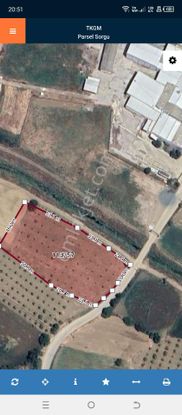 Ana Cadde Ye Cepheli Köşe Tarla