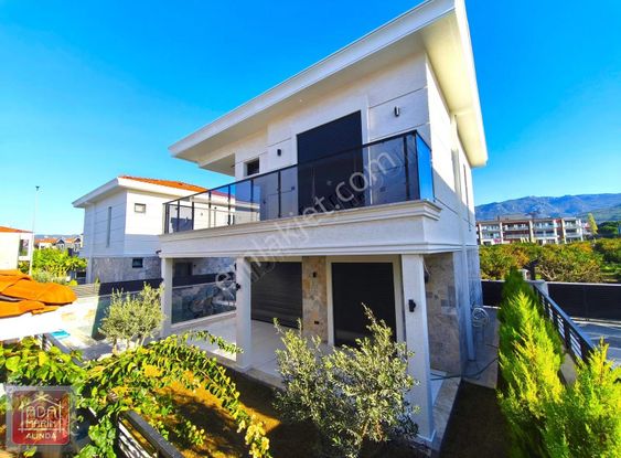 Kuşadası Davutlarda Müstakil 3+1 Satılık Villa