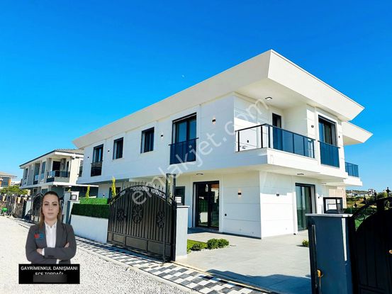 Didim'de Satılık 3+1 Sıfır Triplex Bahçeli-havuzlu Müstakil Villa!