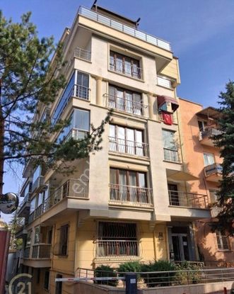 Esat Başak Sokak Genç Binada Boş 3+1 Kombili , Otoparklı