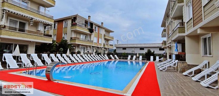 Karasu'da Hastaneye 3 Dakika Havuzlu Eşyalı 1+1 Kiralık Daire