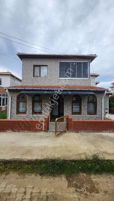 Nezih Bölgede Bahçeli Müstakil Denize 1 Dakika Mesafede Villa