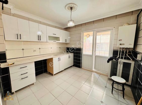 Çambaşı Caddesi Paraleli 1.kat Konumunda Asansörlü Fırsat Daire