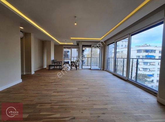 Fenerbahçe'de Sahile Yakın Yeni Bina Balkonlu E.banyolu130m² 3+1