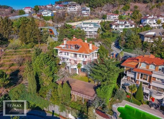 Remax7tepe'den Şehir Manzaralı Kapalı Havuzlu Satılık Villa