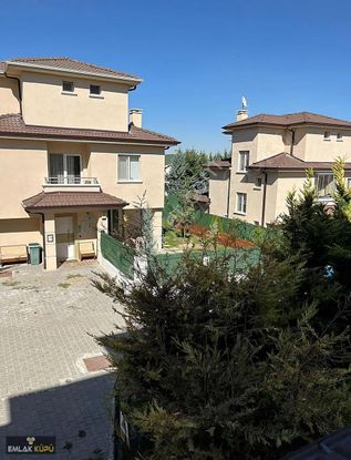 Bağlıca Mahallesinde Site İçerisinde Tripleks 4+1 Satılık Villa