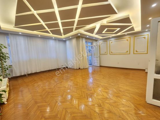 Kavalıkta Full İçi Yenilenmiş Geniş Oturumlu 4+1 Daire Fırsatı !