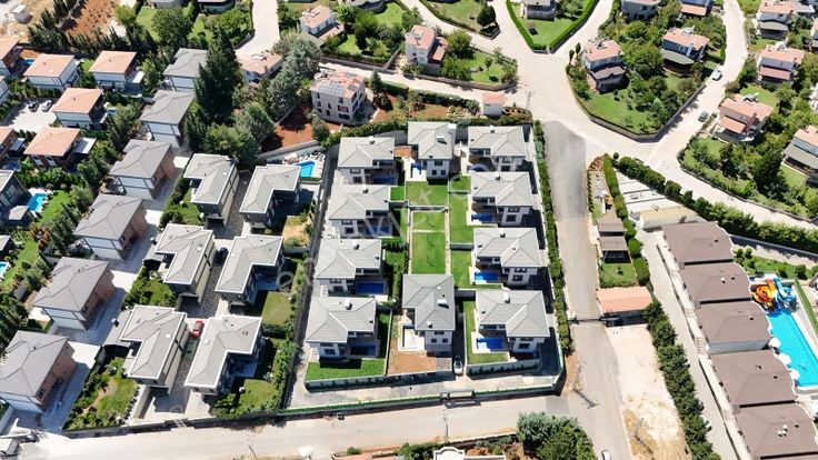 Mimar Sinan'da Tüm Sosyal Alanlara Yürüme Mesafesinde 4+1 Villa