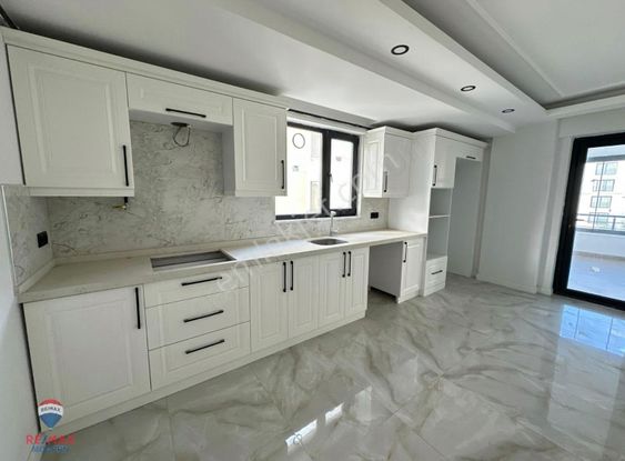 Remax Modern Bülent Ak'dan Atatürk Bulvarında Satılık 3+1 Daire