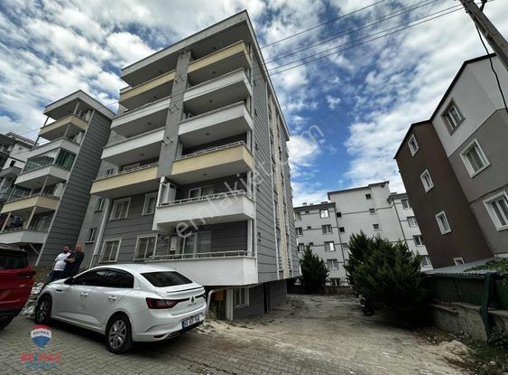 Cihan Çaylan'dan Tramvaya Yakın Eşyalı Kiralık 1+1 Daire