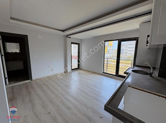 Remax Modern Onur Çibikci'den Okula Yakın 1+1 Kiralık Daire