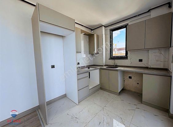 Remax Modern Bülent Ak'dan Sahilde Satılık 2+1 Daire