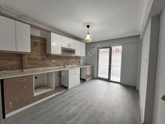 Feridunçelikte 4+1 Sıfır Caddeye Yakın Balkonlu Giriş Kat Hilal Emlaktan