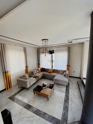 Döşemealtı Orta Mahellesinde Satılık 4+1 Muhteşem Villa