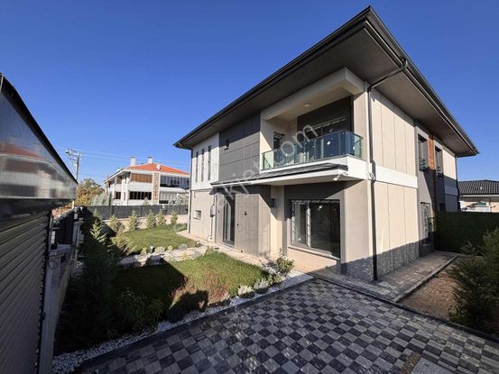 Atiker Petrol Arkası Müstakil,modern Ve Şık 4.5+1 Satılık Villa