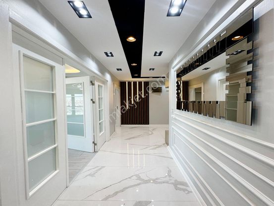 Metrobüse 10 Dk Havuzlu Güvenlikli Site İçi 120m2 Fırsat Daire !