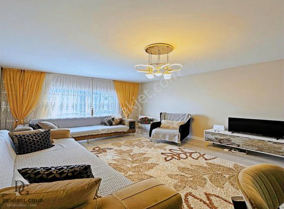 Metrobüse 5 Dk Güvenlikli + Havuzlu 75m2 1+1 Site İçi Daire !
