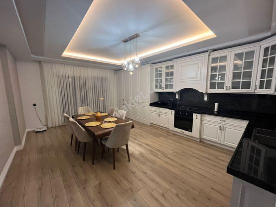Satılık Lüks Daire!!altaylılar Mah.referans Sitesi 15/4.kat 280 M2 Oturumlu 5+1
