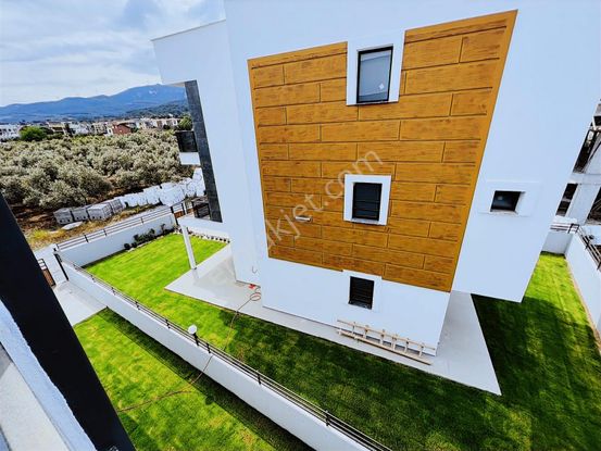 Kuşadası Davutlar Satılık Köşebaşı Tek Müstakil 5+1 Villa